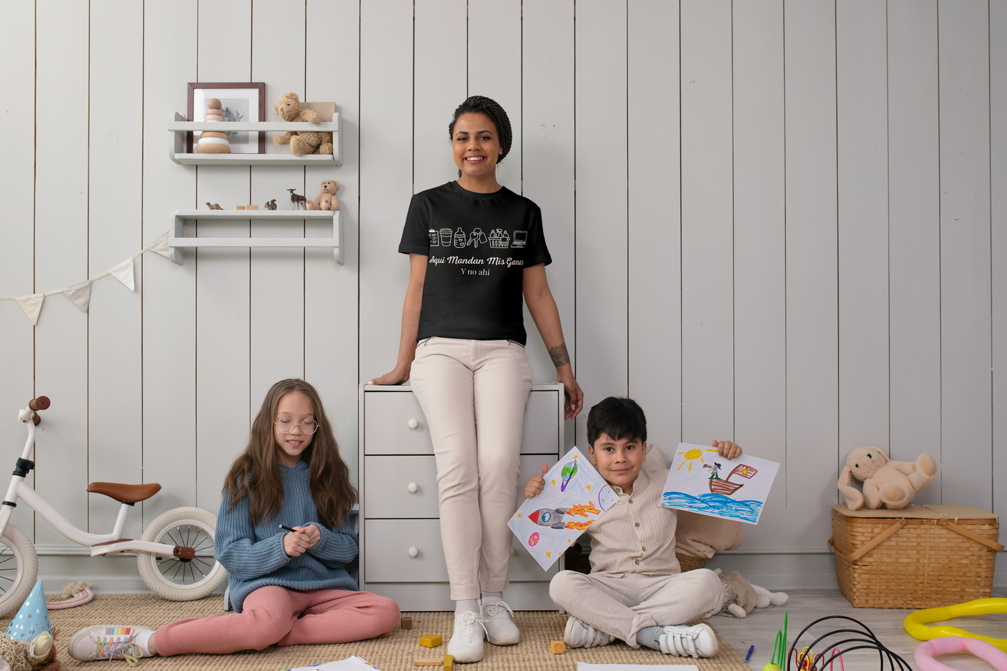 Aquí Mandan Mis Ganas Tee — Spanish Funny Lifestyle Graphic T-Shirt